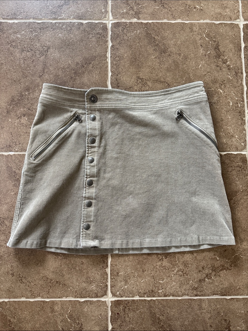 Kuhl Olive-Grey Button Front Mini Skirt with Zip Pockets